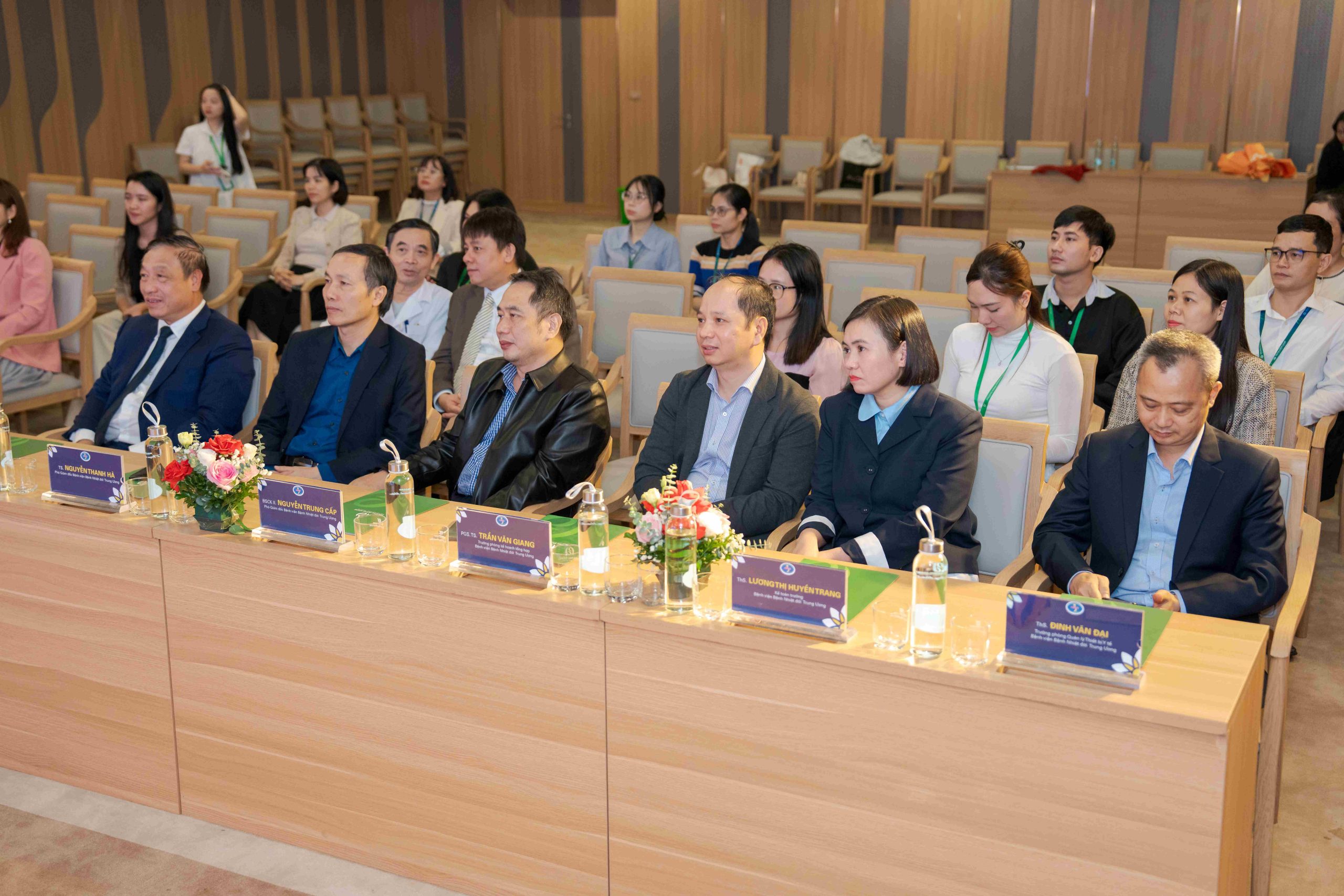 Lễ Ký Kết Hợp Tác Đào Tạo Thực Hành Giữa Trường Đại Học Intracom Và Bệnh Viện Bệnh Nhiệt Đới Trung Ương 3 DSC09530 1 11zon scaled