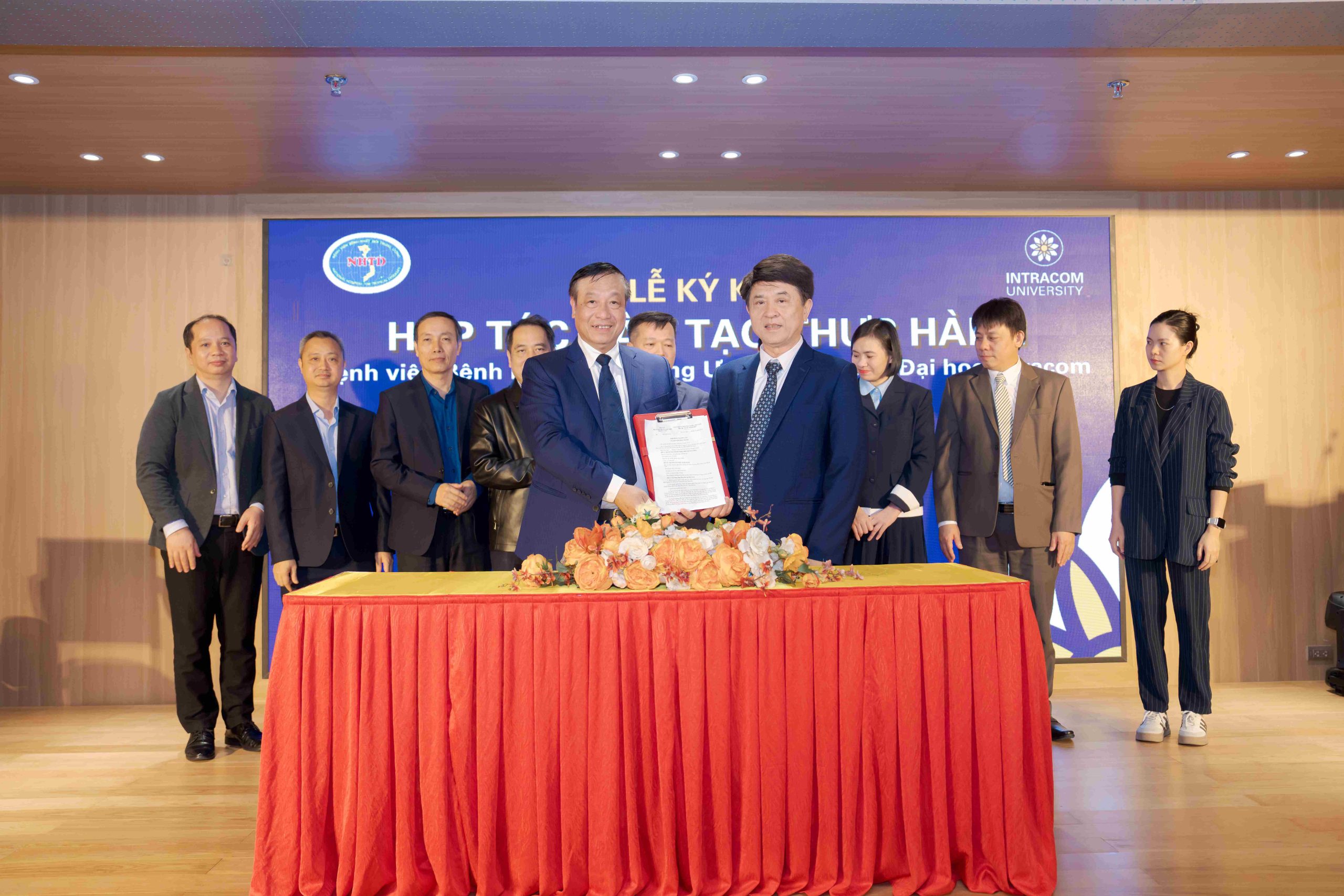 Lễ Ký Kết Hợp Tác Đào Tạo Thực Hành Giữa Trường Đại Học Intracom Và Bệnh Viện Bệnh Nhiệt Đới Trung Ương 7 DSC09721 1 11zon 1 scaled