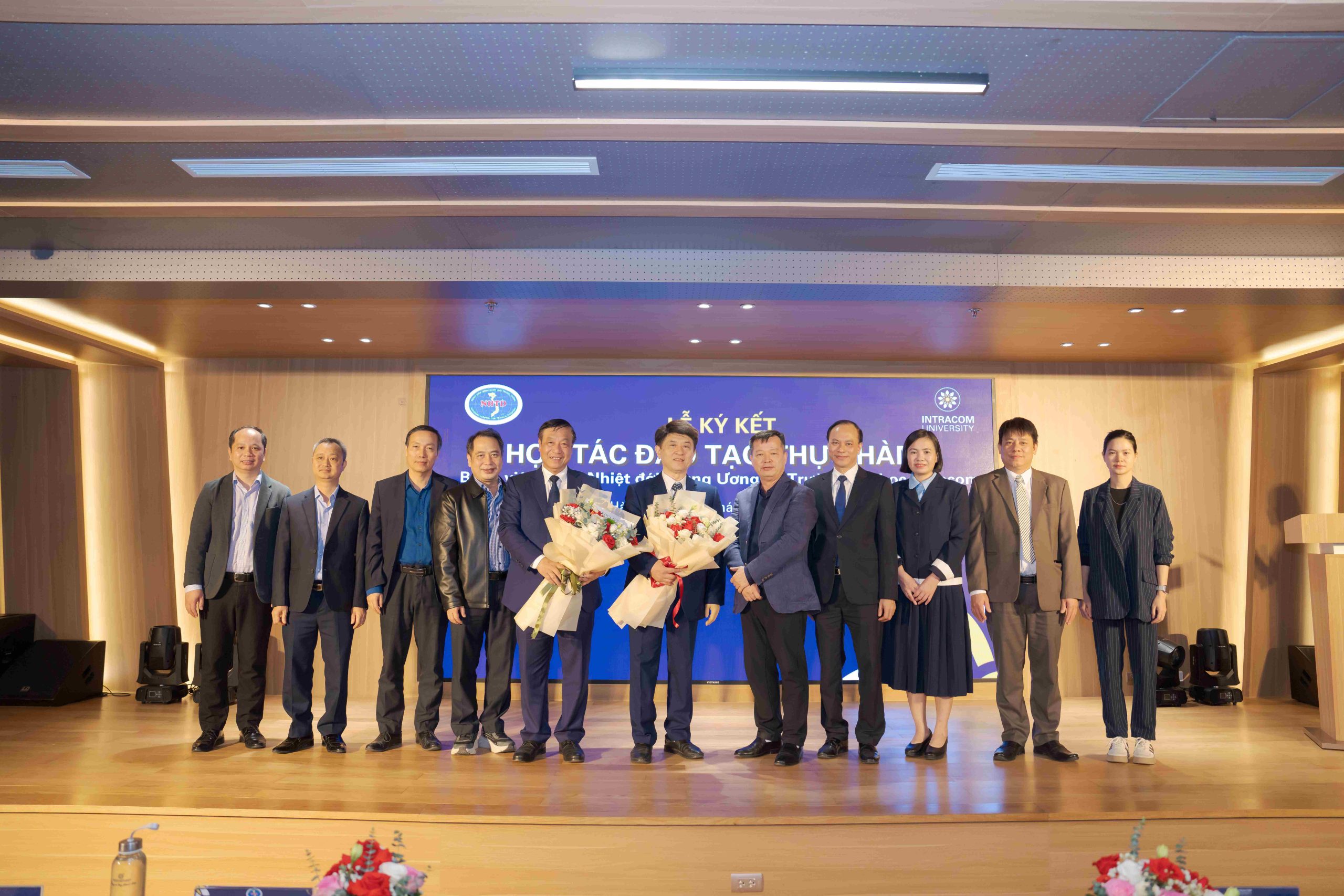 Lễ Ký Kết Hợp Tác Đào Tạo Thực Hành Giữa Trường Đại Học Intracom Và Bệnh Viện Bệnh Nhiệt Đới Trung Ương 8 DSC09732 1 11zon scaled