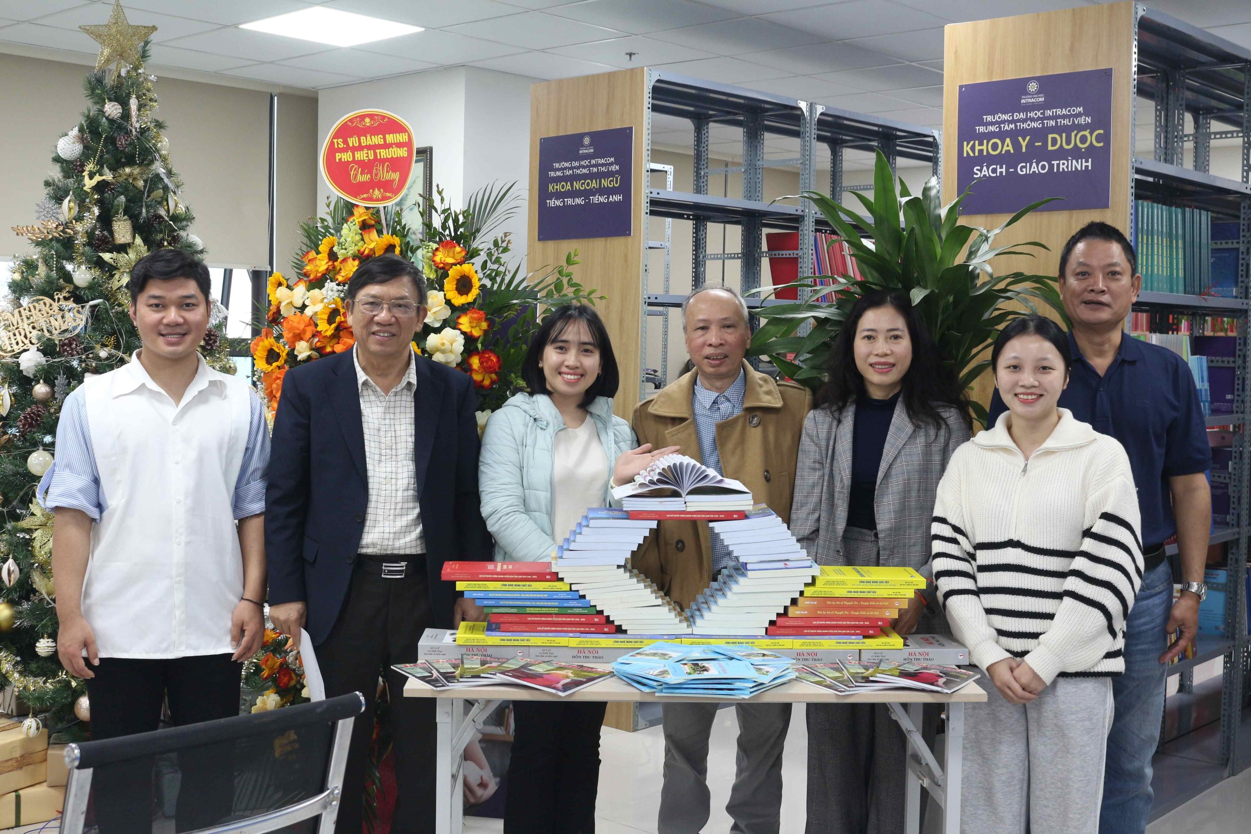 Trường Đại Học Intracom Khai Trương Trung Tâm Thông Tin thư Viện, Lan Tỏa Văn Hóa Đọc, Mở Rộng Cánh Cửa Tri Thức 7 IMG 5679 11zon scaled
