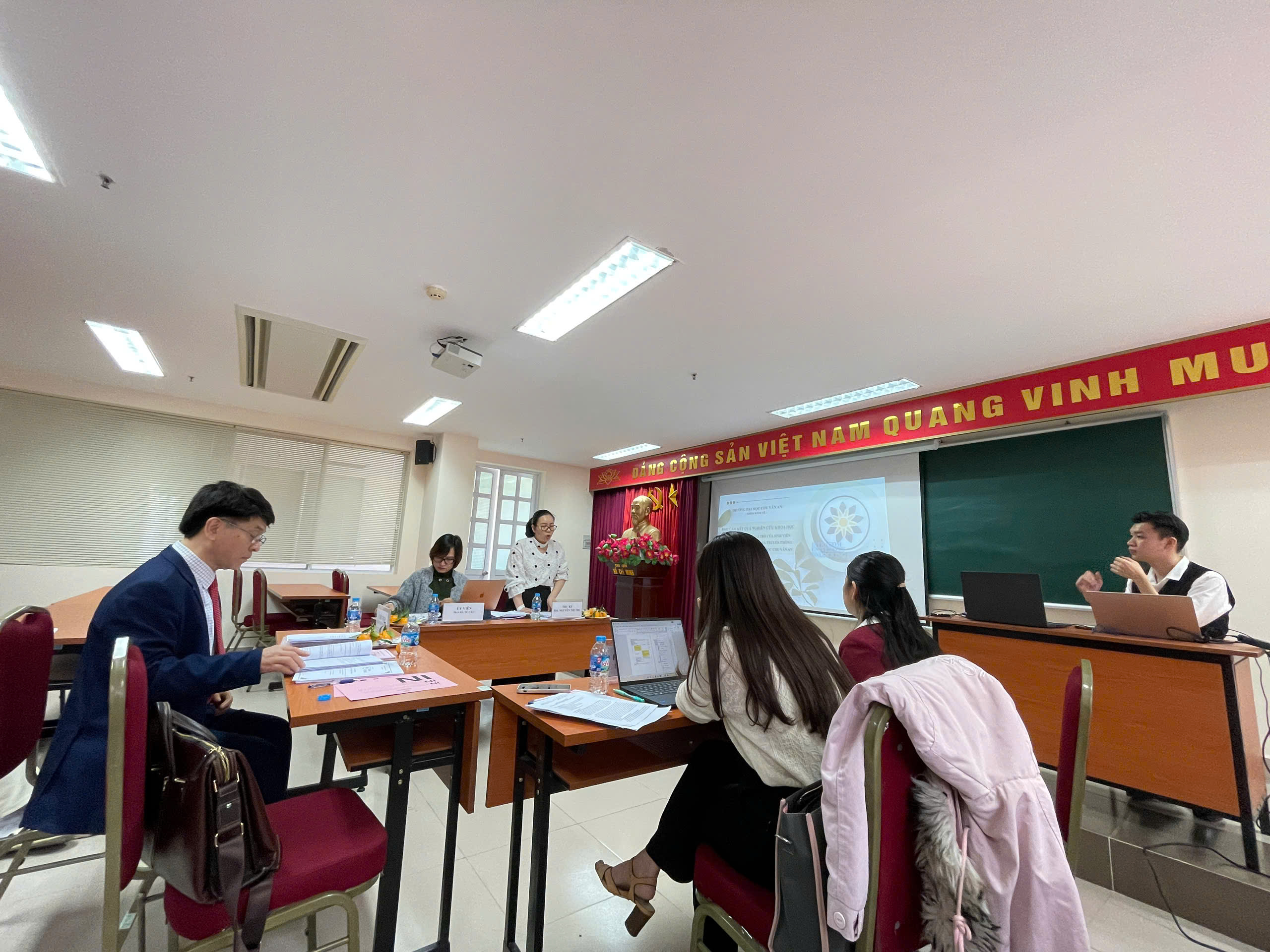 Khoa Kinh Tế, Trường Đại Học Intracom Tổ Chức Nghiệm Thu Đề Tài Nghiên Cứu Khoa Học Của Sinh Viên Năm Học 2024 - 2025 3 z7291789843842 5c73ffcc38deaefa174b1256894e92a0